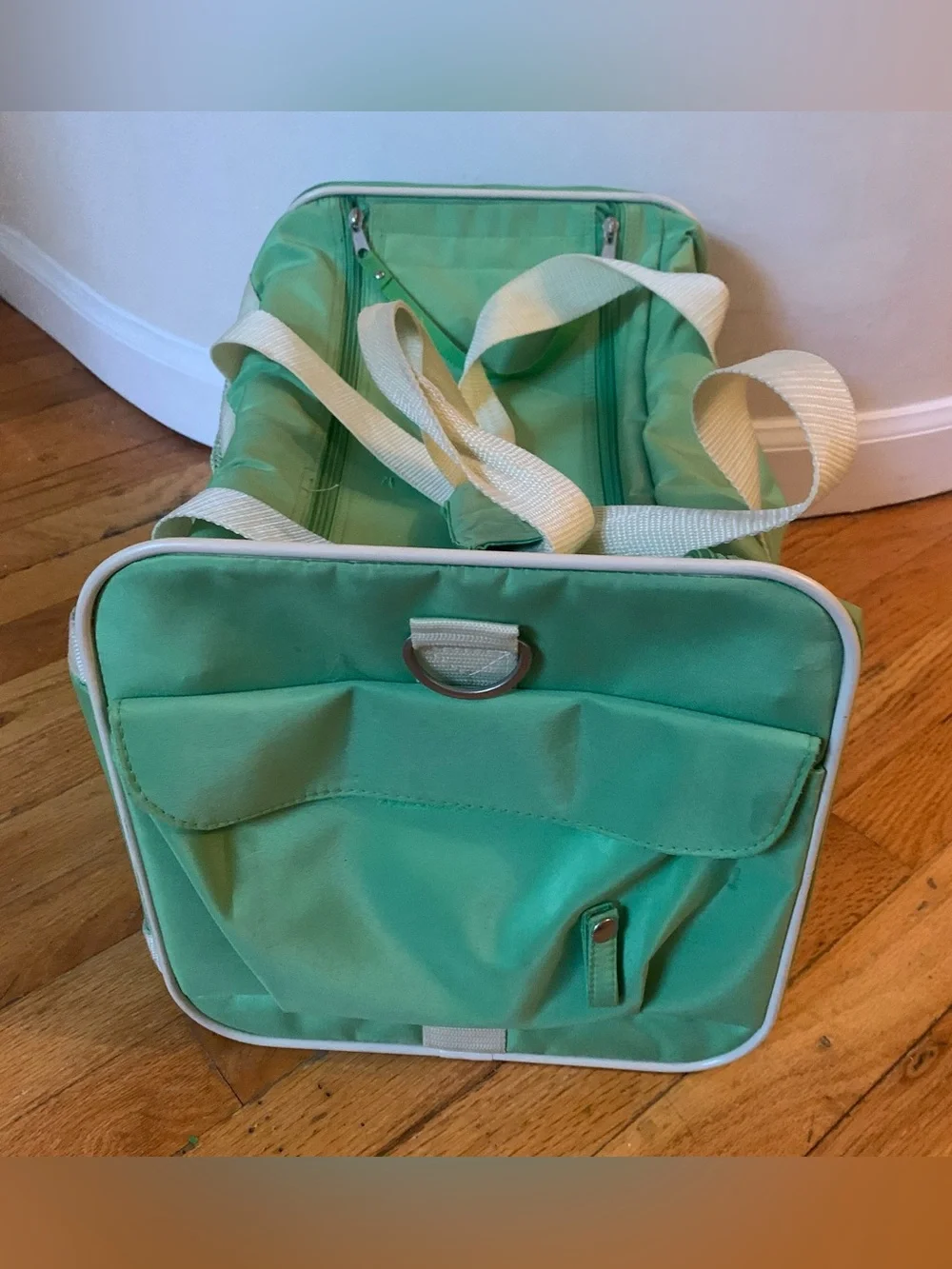 N/A pastel green